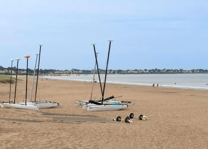 Maison Avec Jardin A 140m De La